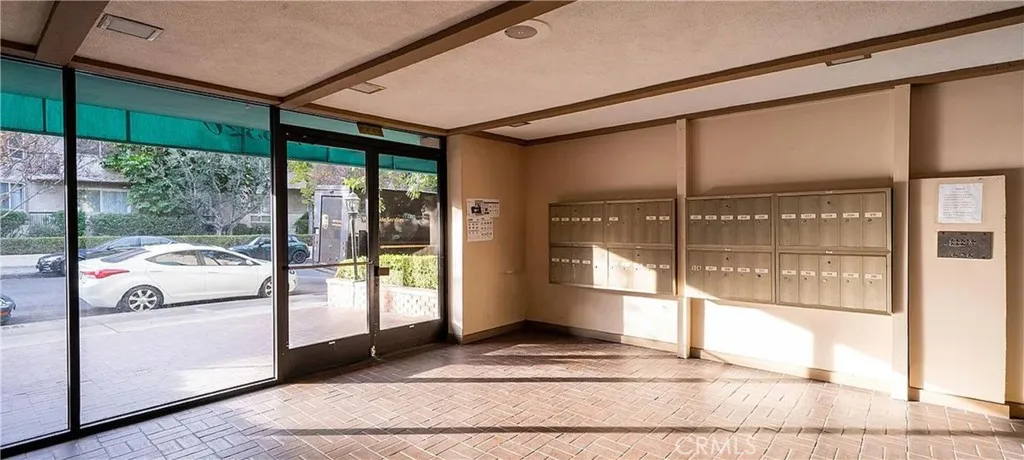 Additional image 3 of 5320 Zelzah Avenue Unit 201, Encino, CA 91316