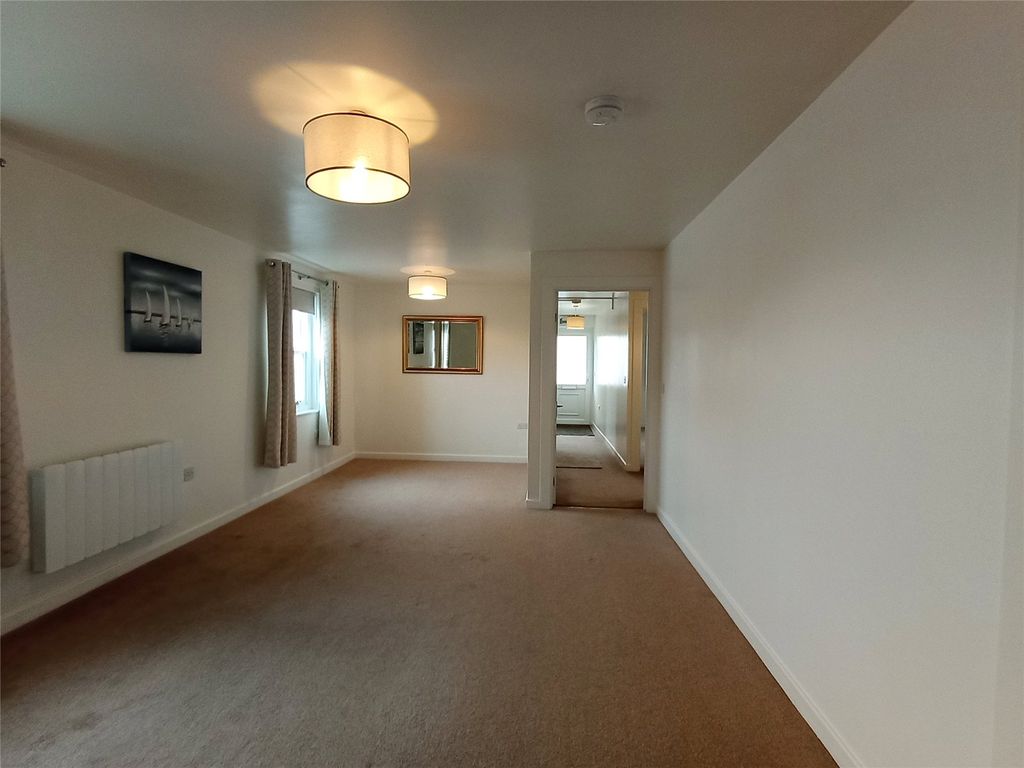 Additional image 7 of 2 bed flat to rentFlat 2 Poole House, Francis Street, Milford Haven, Pembrokeshire SA73