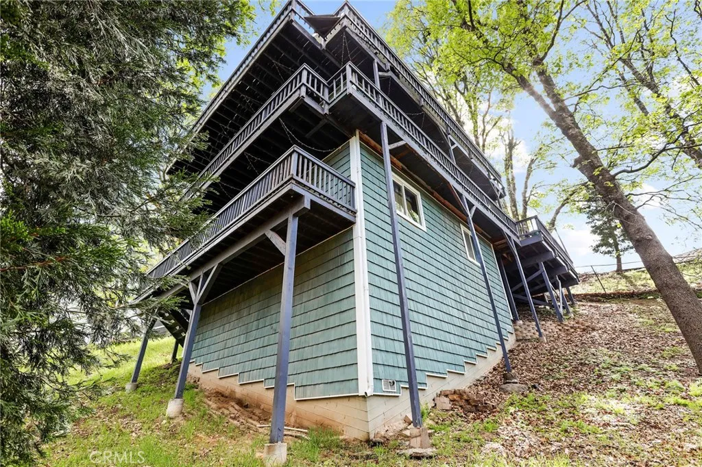 453 Davos Drive, Crestline, CA 92325