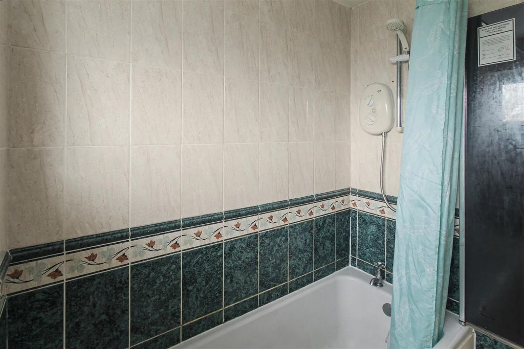Additional image 6 of 3 bed semi-detached house to rentChesham Drive, Bramcote, Nottingham NG9