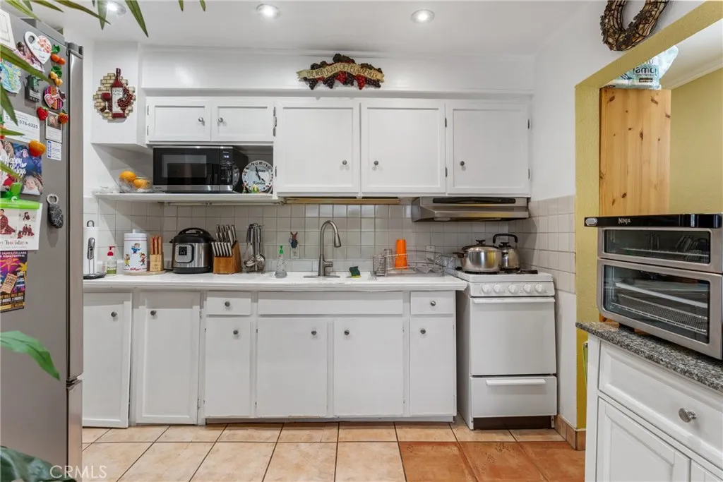 Additional image 4 of 3812 Middlebury St, Los Angeles, CA 90004