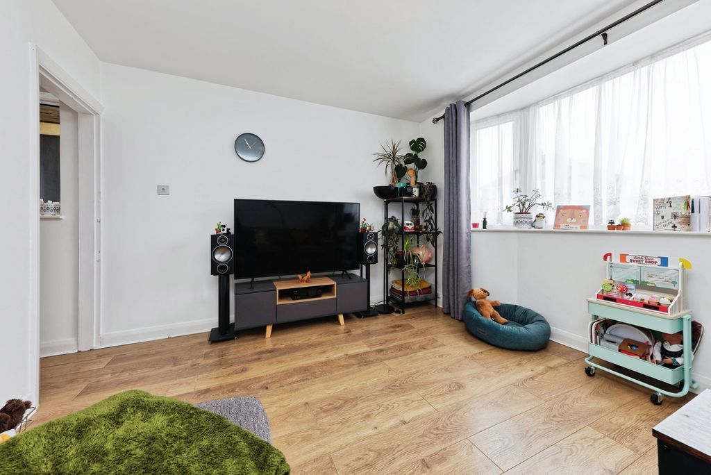 Additional image 6 of 3 bed semi-detached house for saleBursill Crescent, Ramsgate, Kent CT12