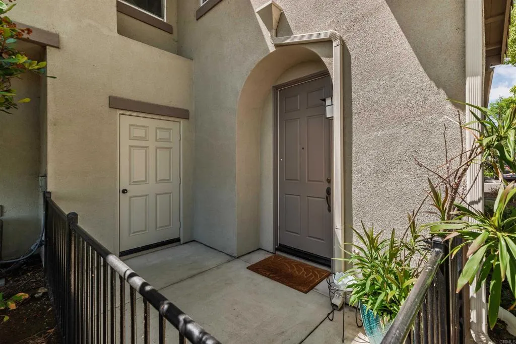 Additional image 4 of 451 Avenida De La Luna, Vista, CA 92083