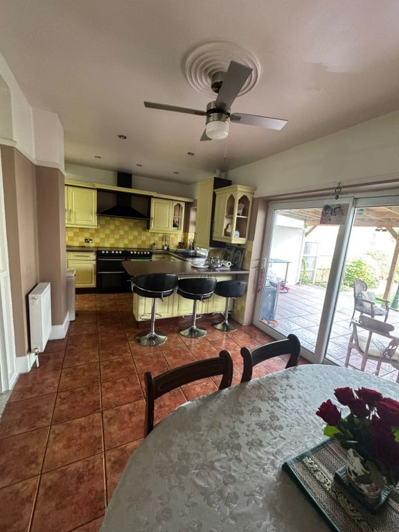 Room to rentForest Road IG6 photo 5