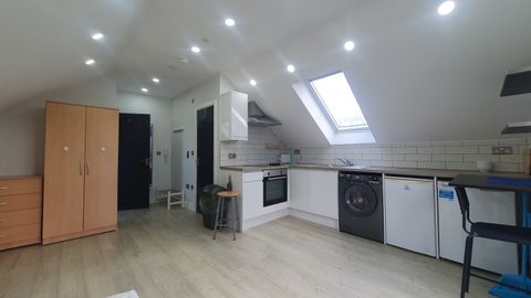 Castle Lane, Cardiff CF24, Studio to rent