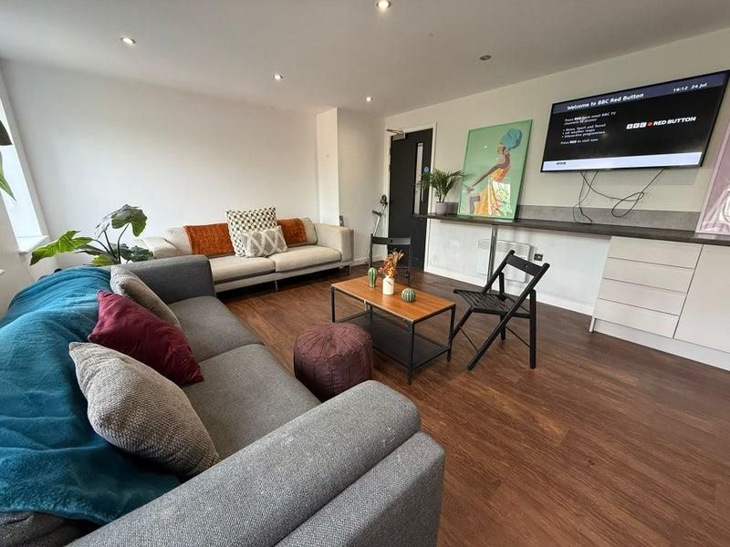 6 bed shared accommodation to rentHyde Terrace, Leeds LS2 photo 3