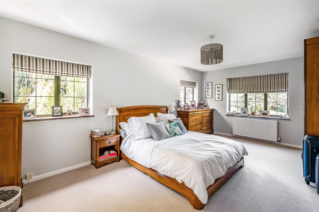 Additional image 25 of 5 bed detached house to rentGarden Close, Leatherhead KT22