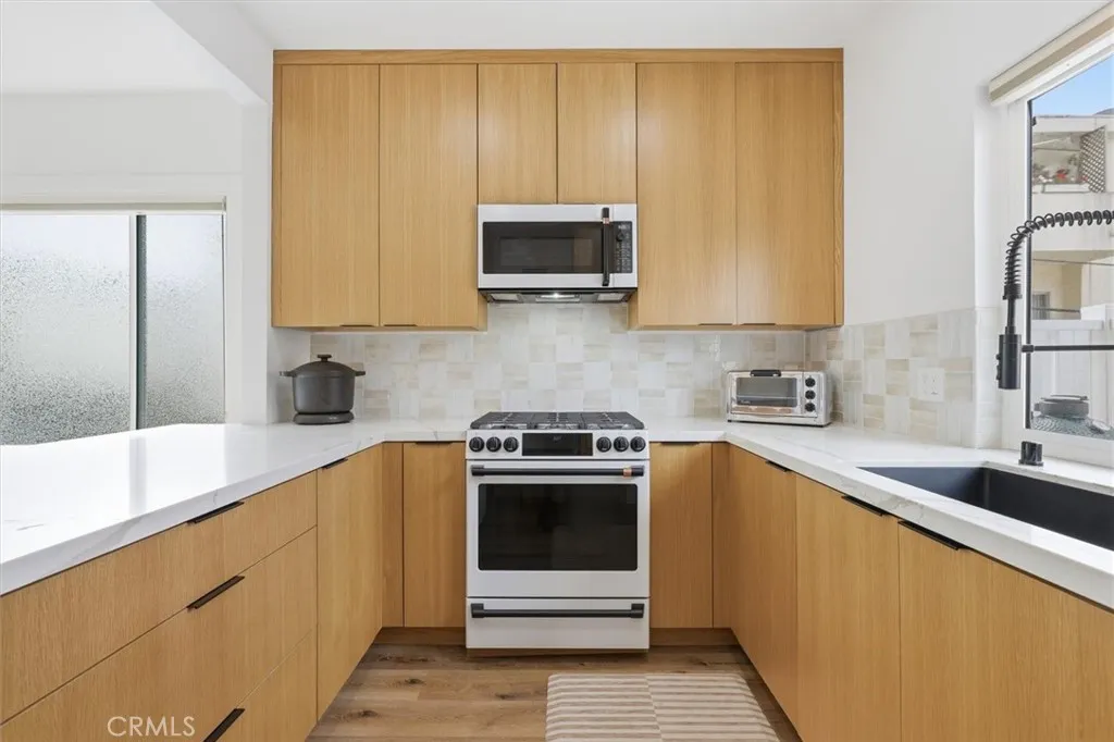 Additional image 2 of 11936 Gorham Ave, Los Angeles, CA 90049