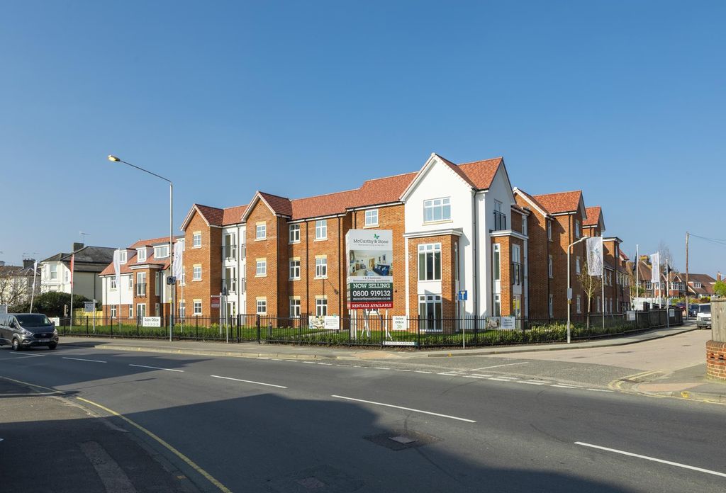 Additional image 2 of 2 bed flat to rentPinewood Gardens, Southborough, Tunbridge Wells TN4