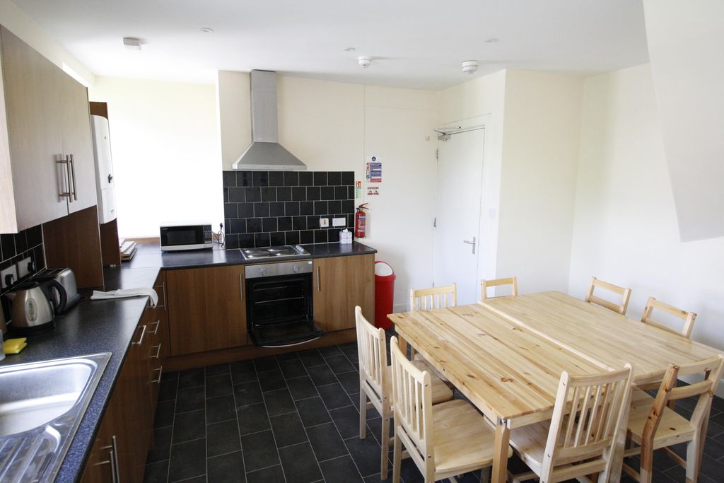Additional image 2 of 4 bed flat to rent3/R, 47 Magdalen Yard Road, Dundee DD1