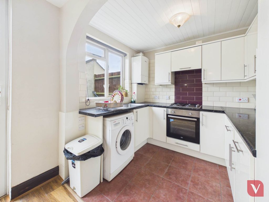 Additional image 3 of 3 bed end terrace house to rentPoynters Road, Luton LU4