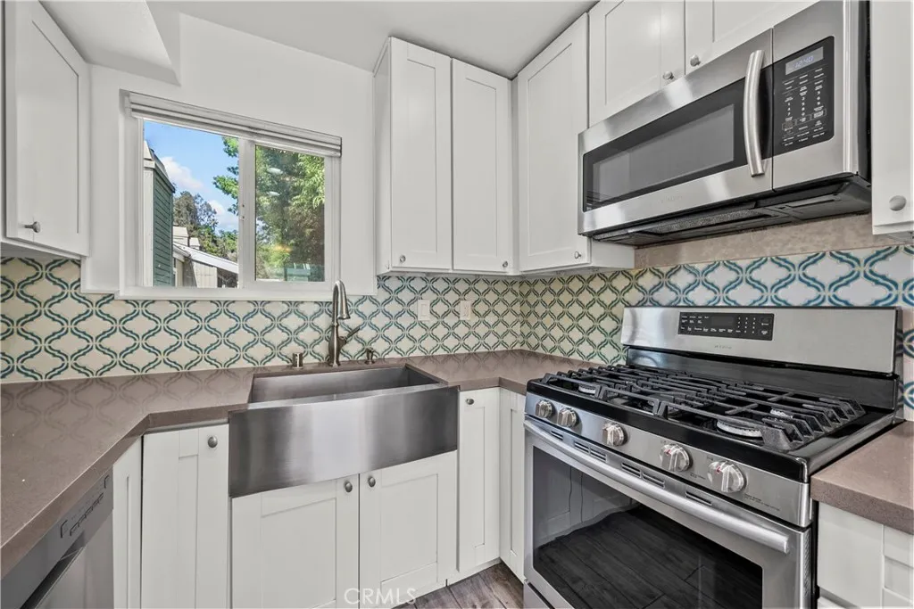 Additional image 61 of 22117 Burbank Blvd Unit 5, Woodland Hills, CA 91367