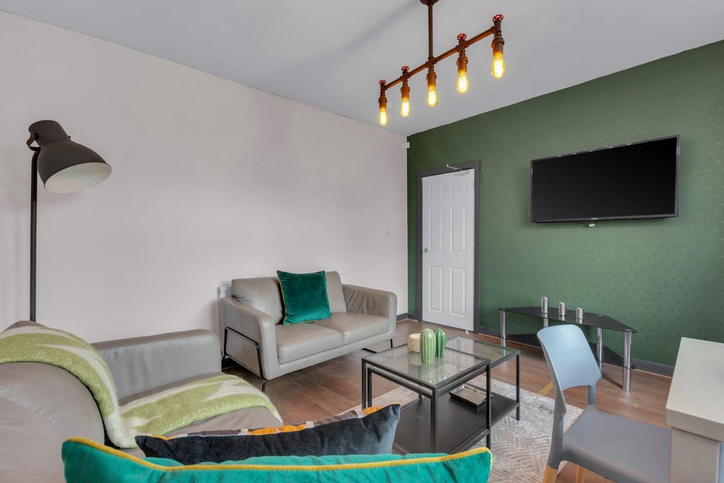 Additional image 3 of 5 bed shared accommodation to rentAsh Road, Leeds LS6