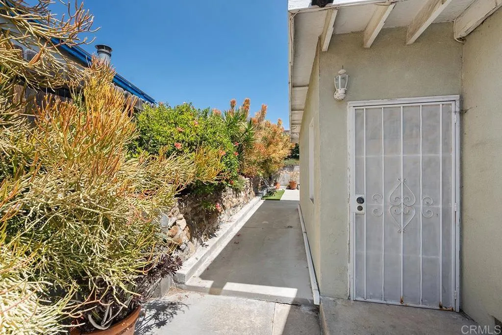 2735 Kausman Street, San Diego, CA 92139