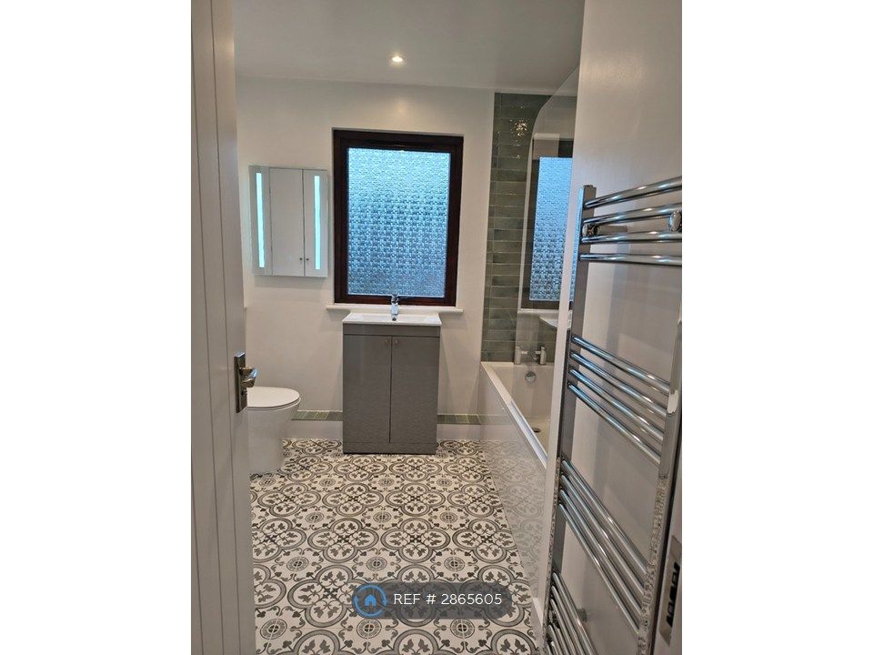 Additional image 7 of 2 bed flat to rentHillview Place, Dollar FK14