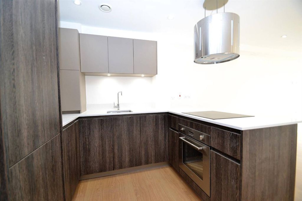Additional image 5 of 1 bed flat to rentWatling Street, Radlett, Hertfordshire WD7