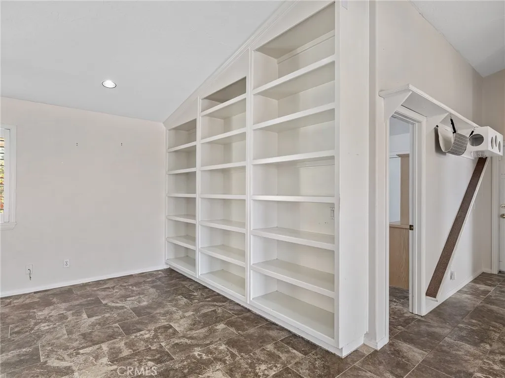 Additional image 63 of 16992 Joshua Rd, Apple Valley, CA 92307