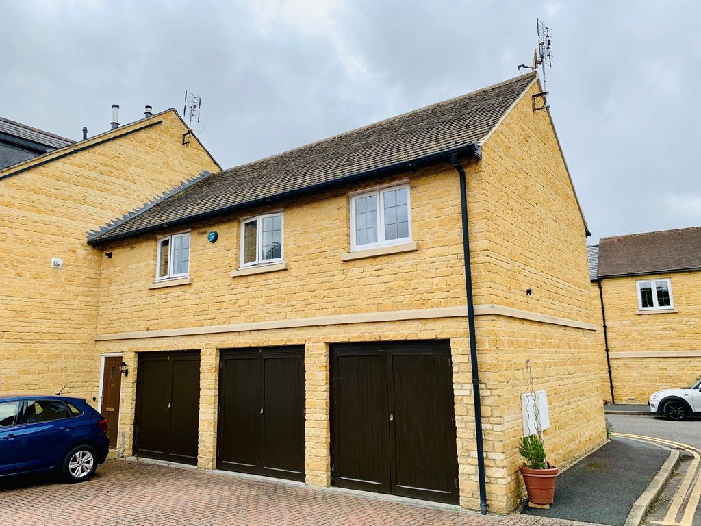 2 bed flat to rentGordon Close, Broadway WR12