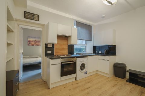 Ashvale Place AB10, Studio to rent