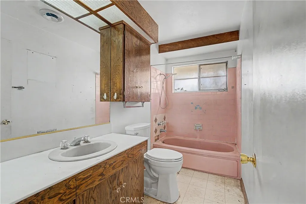 Additional image 5 of 22337 Strathern Street, Canoga Park, CA 91304