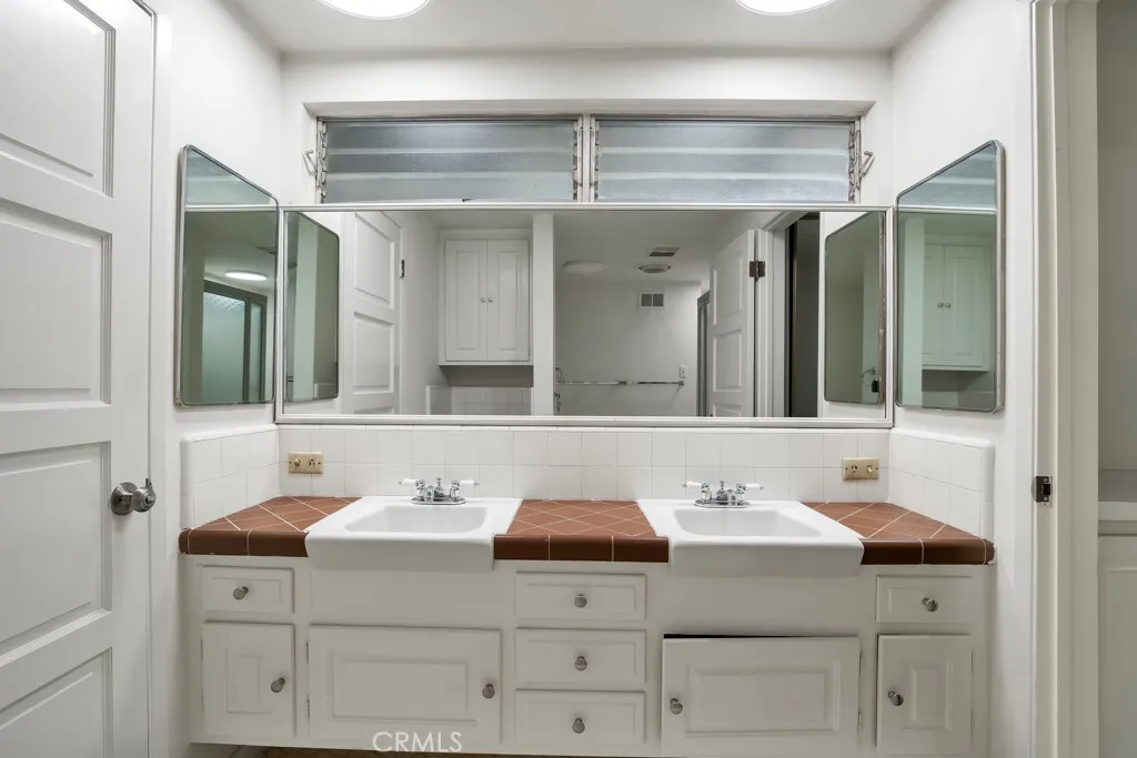 Additional image 22 of 4809 Queen Victoria Road, Woodland Hills, CA 91364