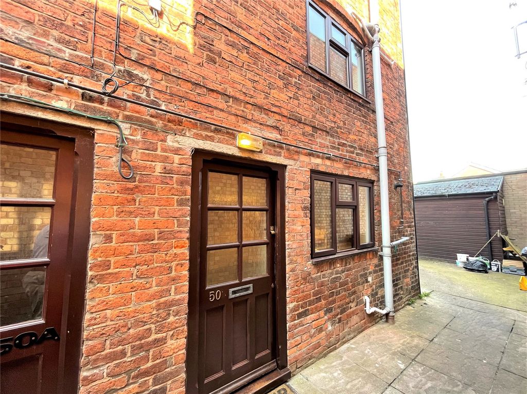 2 bed terraced house to rentBroad Street, Newtown, Powys SY16