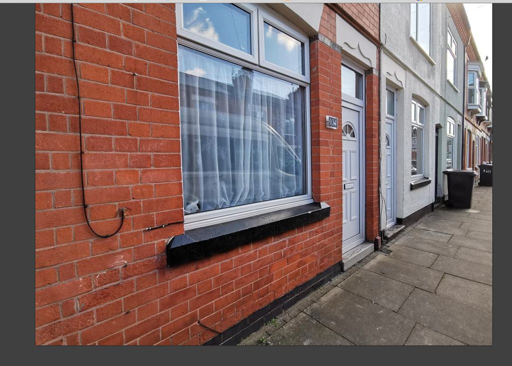 2 bed terraced house to rentBassett Street, Leicester LE3