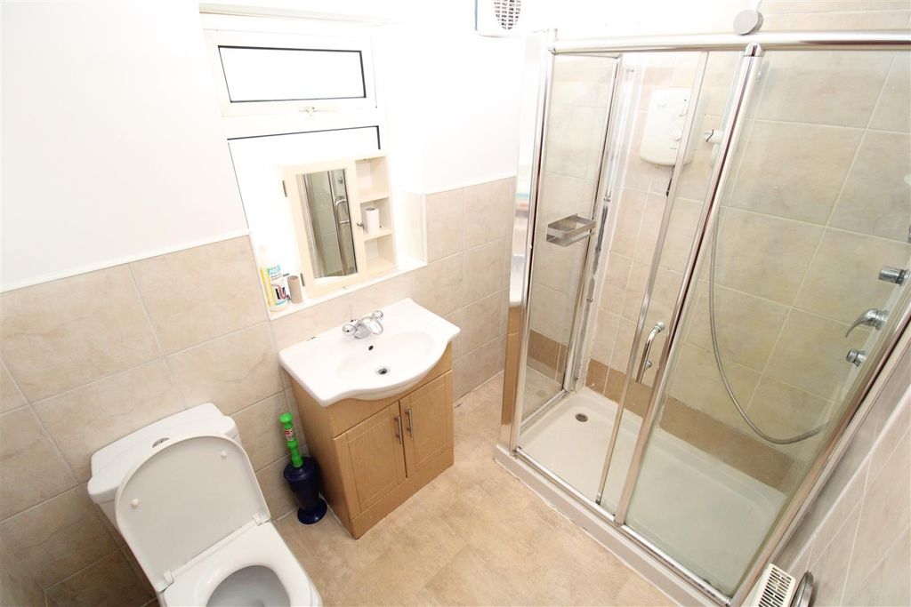 Additional image 5 of 4 bed semi-detached house to rentOxford Street Treforest, Pontypridd CF37