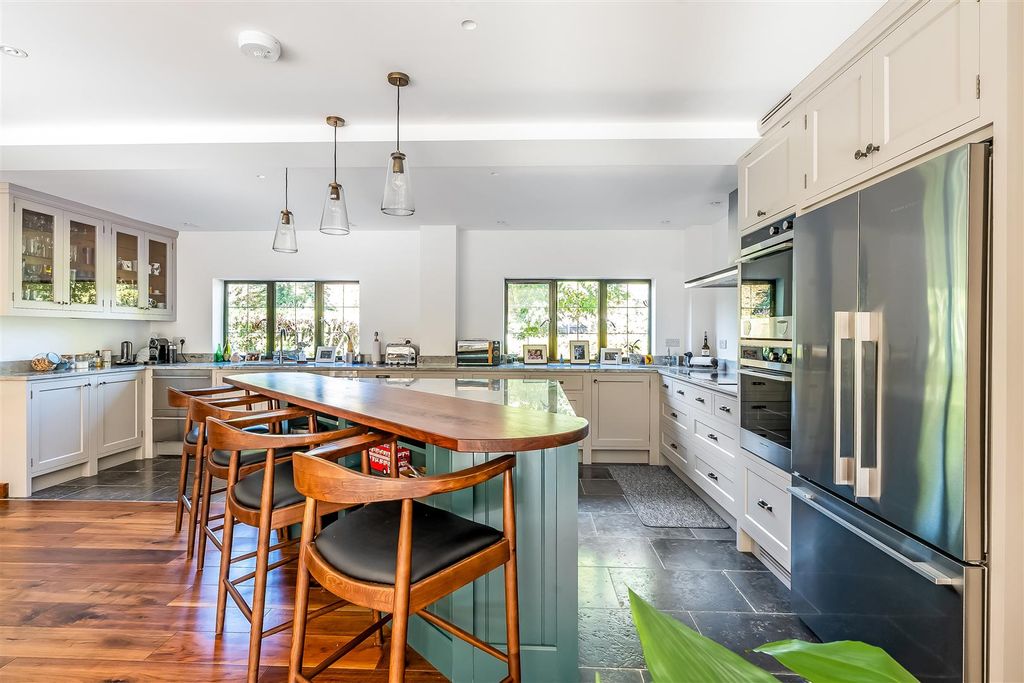 Additional image 14 of 5 bed detached house to rentGarden Close, Leatherhead KT22