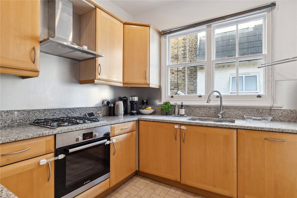 4 bed town house to rentFulton Mews, London W2