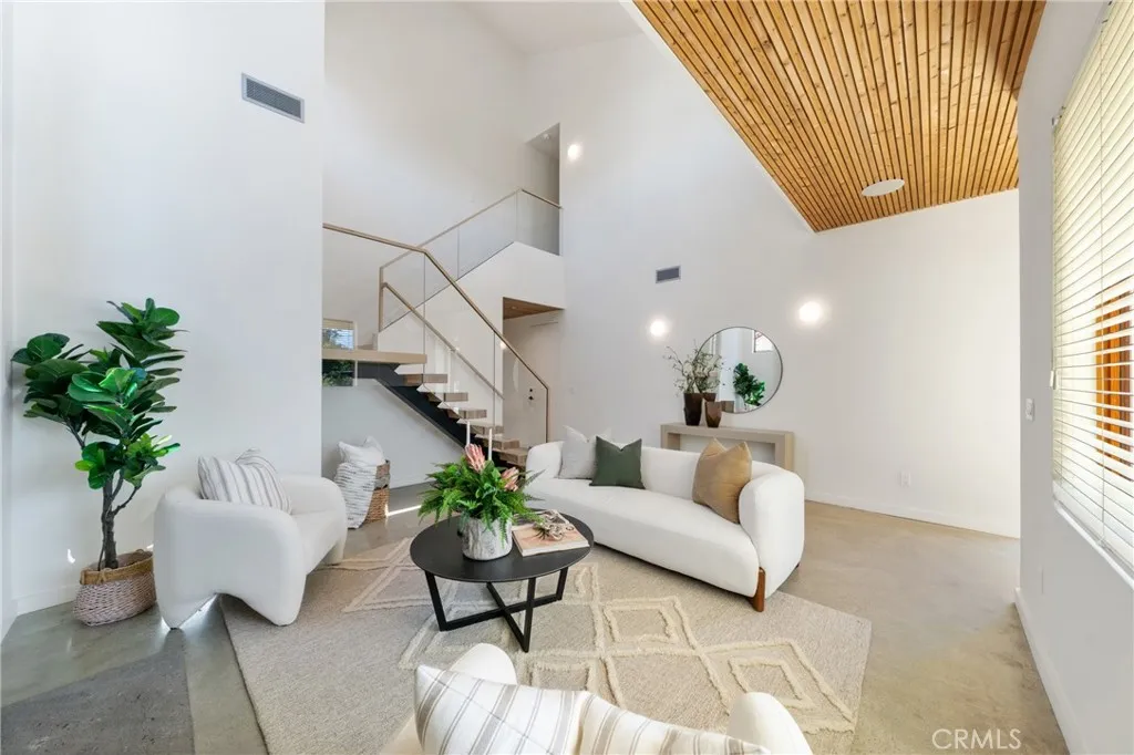 Additional image 3 of 12123 Iowa Ave, Los Angeles, CA 90025