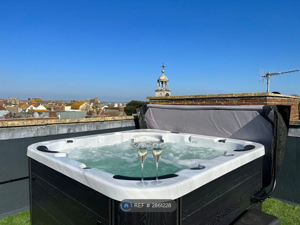 Additional image 2 of 2 bed flat to rentSt. Thomas Street, Weymouth DT4