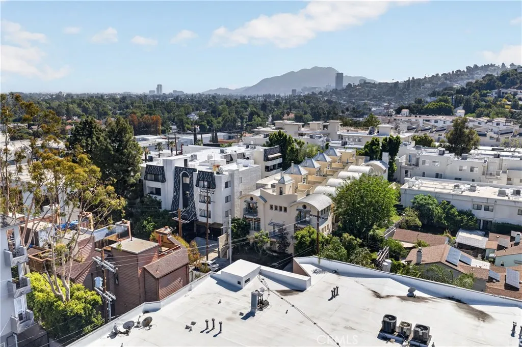 11912 Laurelwood Dr. Unit 101, Studio City, CA 91604