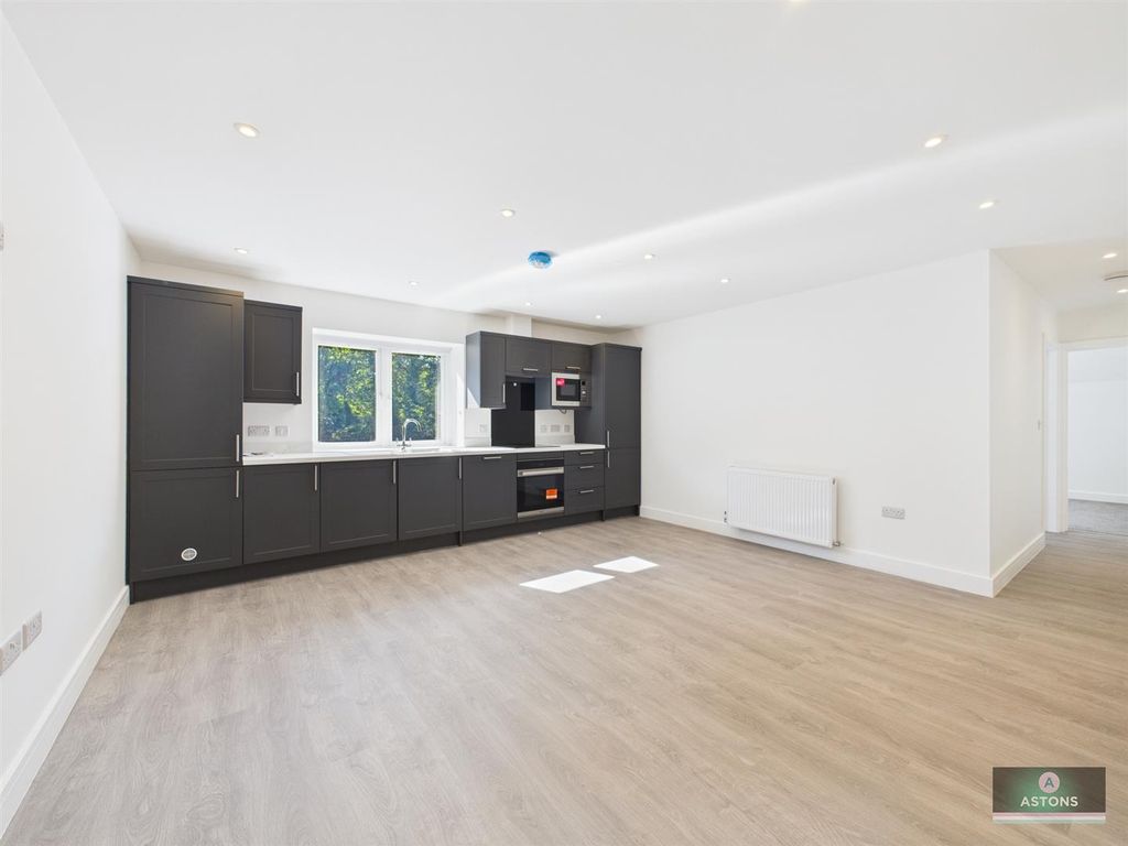 Additional image 6 of 2 bed flat to rentOld Hollow, Worth, Crawley RH10