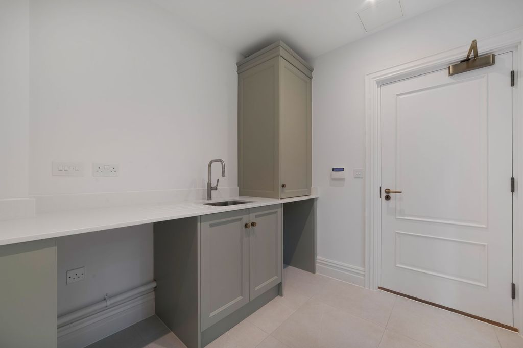 Additional image 10 of 4 bed terraced house to rentScholars Row, Sunningdale SL5