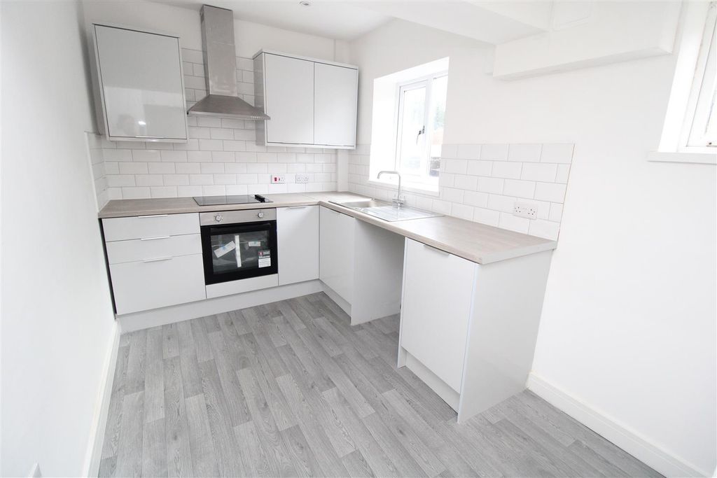 3 bed semi-detached house to rentCastleton Avenue Treherbert Treorchy, Treorchy CF42