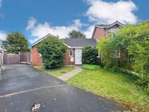 Whittlewood Court, Northwood L33