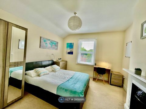Brisbane Road, Reading RG30, Room to rent