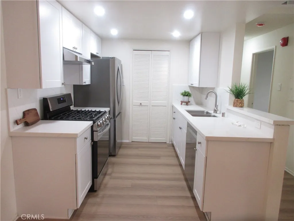 Additional image 3 of 14607 Erwin St Unit 210, Van Nuys, CA 91411