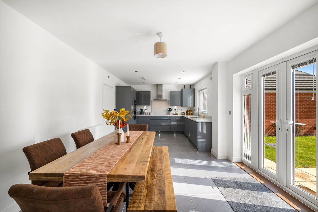 Additional image 7 of 4 bed detached house to rentField Avenue, Saxilby LN1