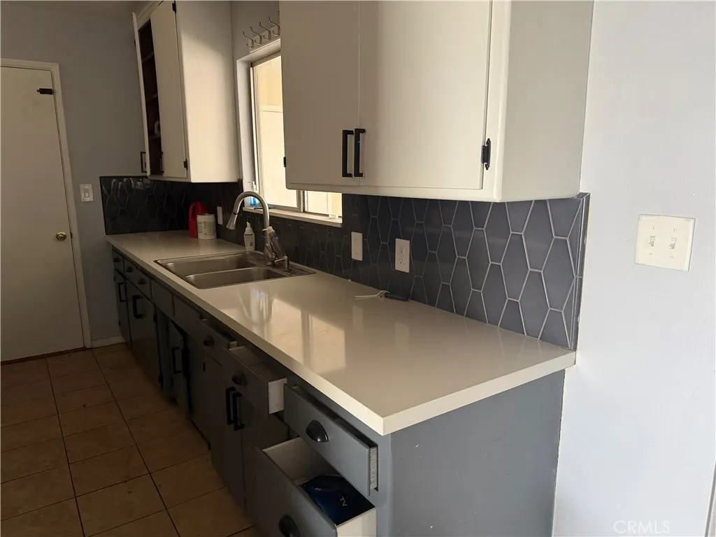 1000 Lucerne Dr, Hemet, CA 92543