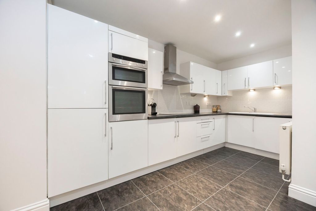 Additional image 4 of 1 bed flat to rentParabola Road, Cheltenham GL50