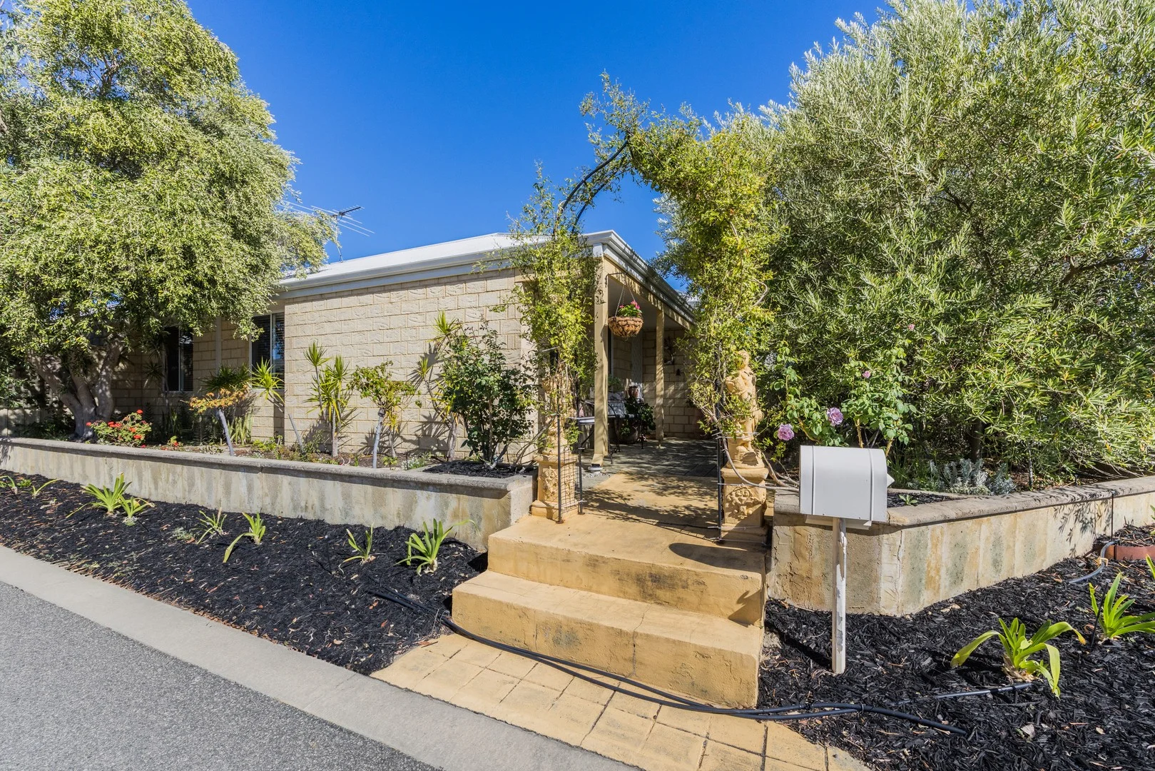 24 Bordeaux Parade, Piara Waters WA 6112 photo 2