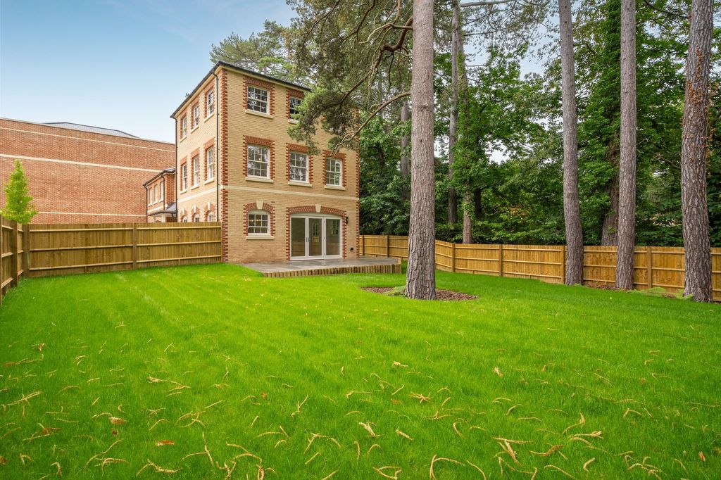 Additional image 13 of 4 bed terraced house to rentScholars Row, Sunningdale SL5