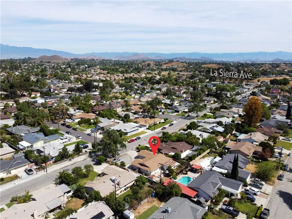 11272 Doverwood Dr, Riverside, CA 92505