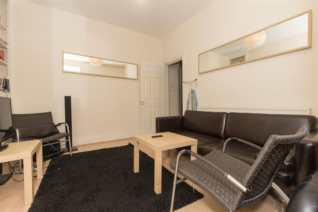1 bed semi-detached house to rentQueen Street Treforest, Pontypridd CF37 photo 3