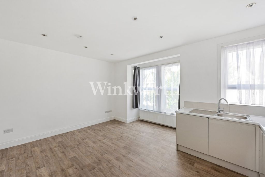 Additional image 3 of 3 bed flat to rentColeraine Road, London N8