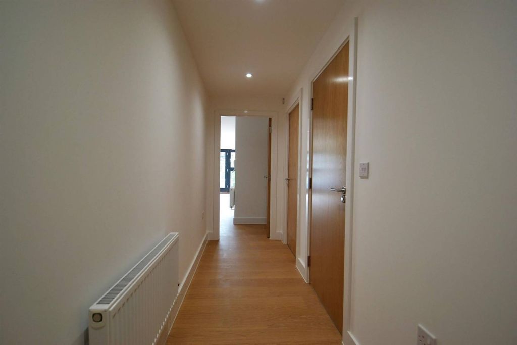 Additional image 9 of 1 bed flat to rentWatling Street, Radlett, Hertfordshire WD7