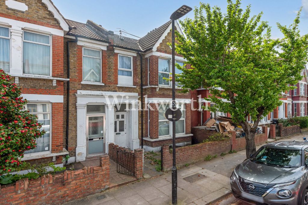 3 bed flat to rentColeraine Road, London N8
