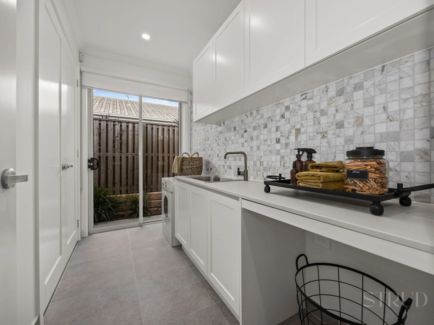 19 Foley Way, White Rock QLD 4306 photo 5